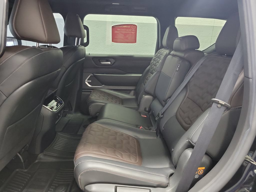 Used 2025 Nissan Armada Platinum AWD/4WD image 13