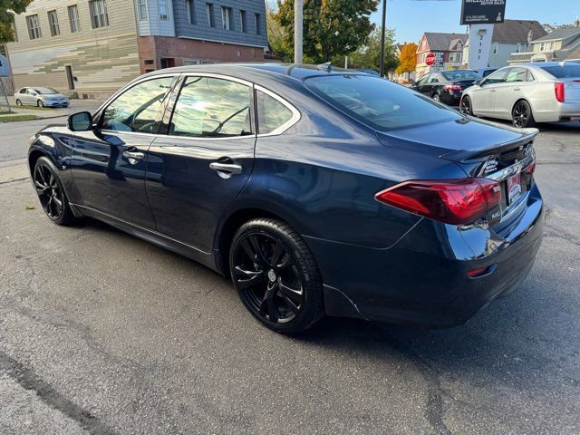Used 2019 INFINITI Q70 Luxe w/ Sport Package image 4