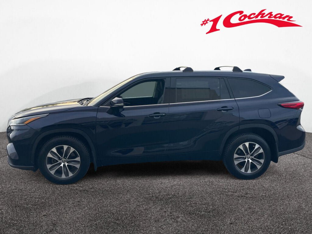 Used 2021 Toyota Highlander XLE AWD/4WD image 26
