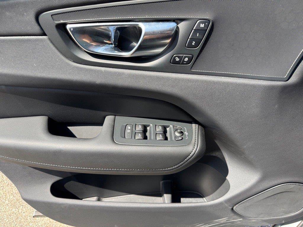 Certified 2025 Volvo XC60 B5 Plus w/ Protection Package Premier image 19