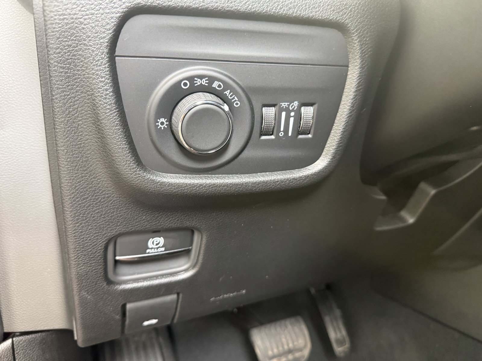 Used 2025 Jeep Grand Cherokee Laredo X w/ Luxury Tech Group I AWD/4WD image 20