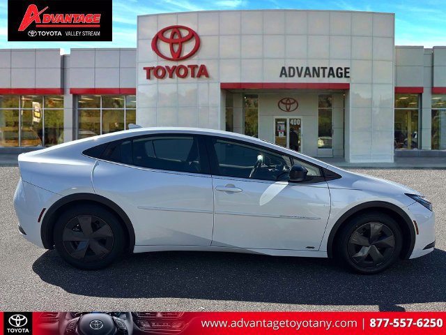 Used 2023 Toyota Prius LE AWD/4WD image 5