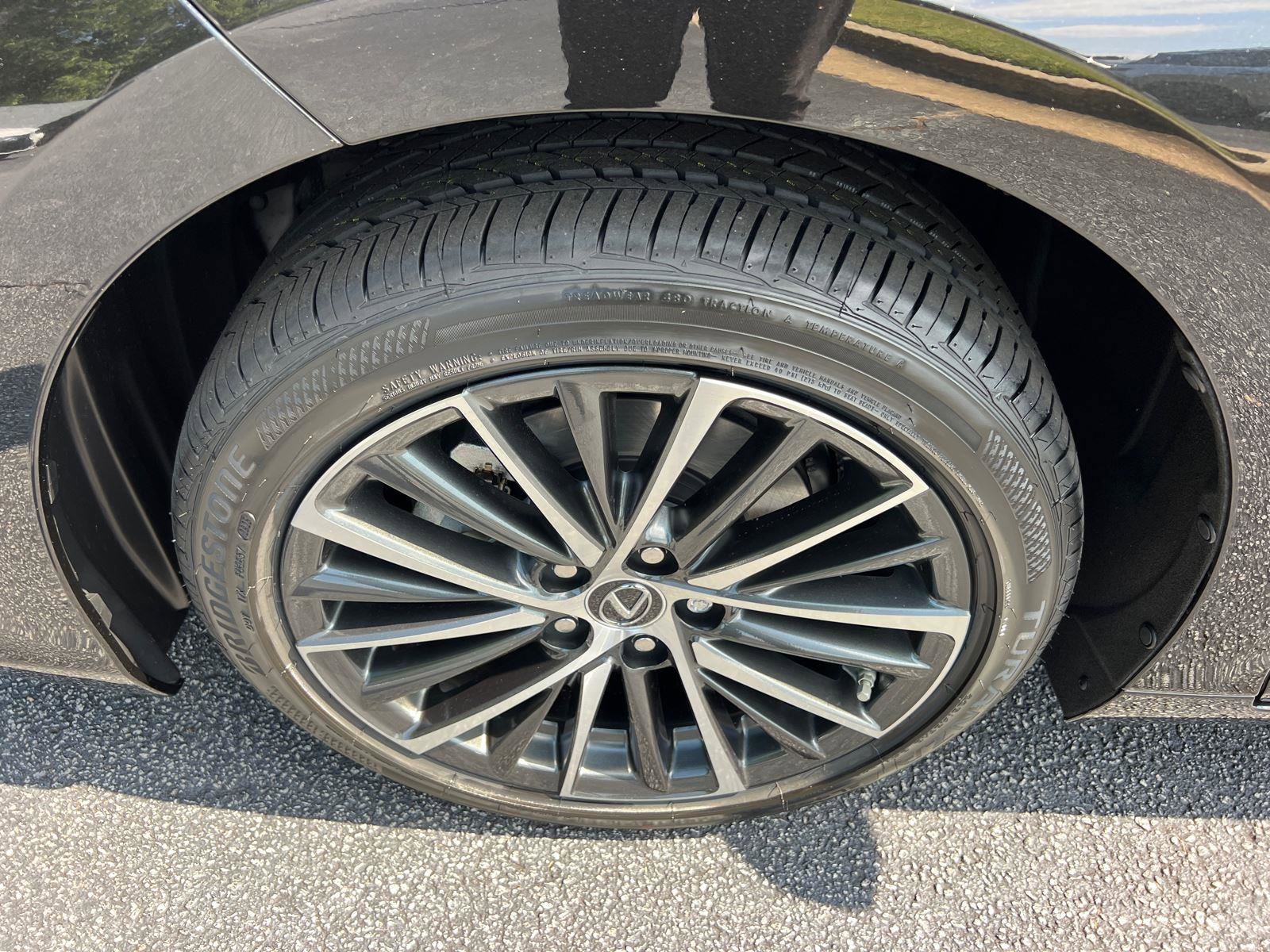 New 2025 Lexus ES 300h w/ Premium Package image 12