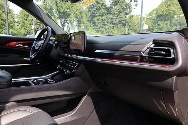 Used 2024 Chevrolet Traverse Z71 image 33