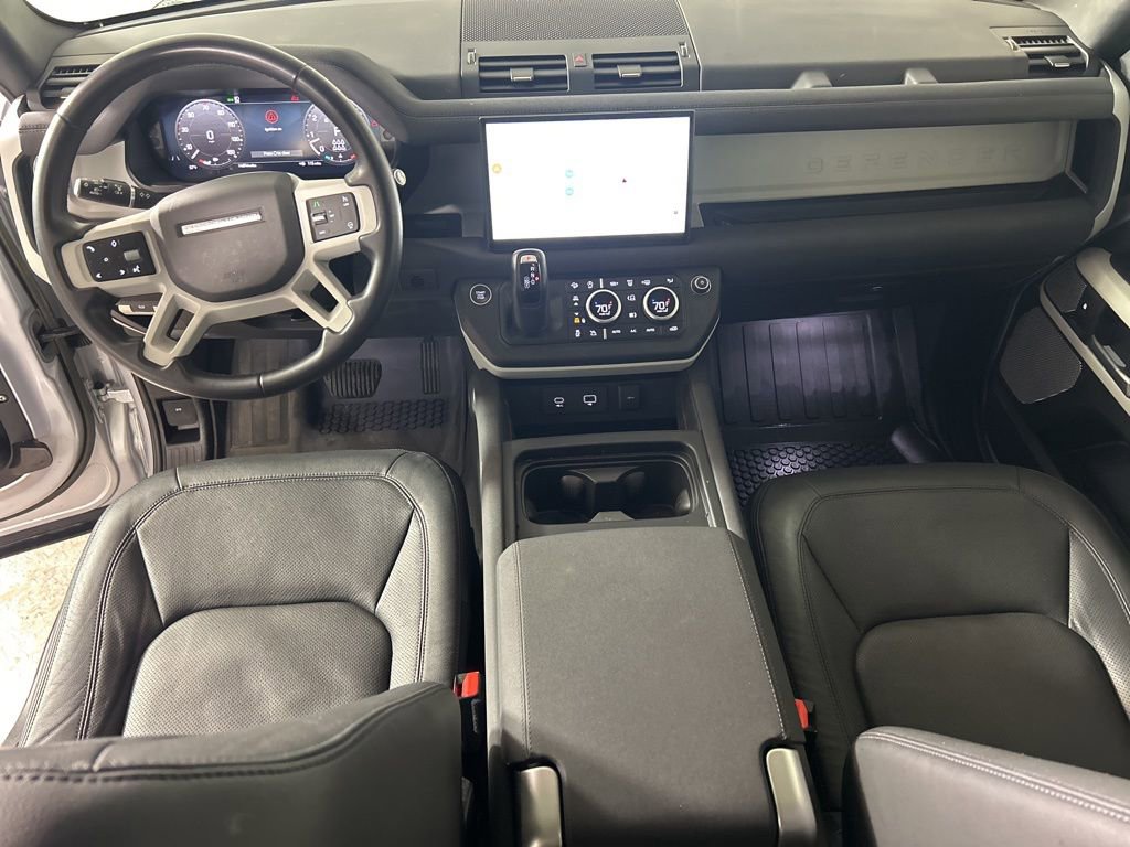 Used 2023 Land Rover Defender 130 SE image 28