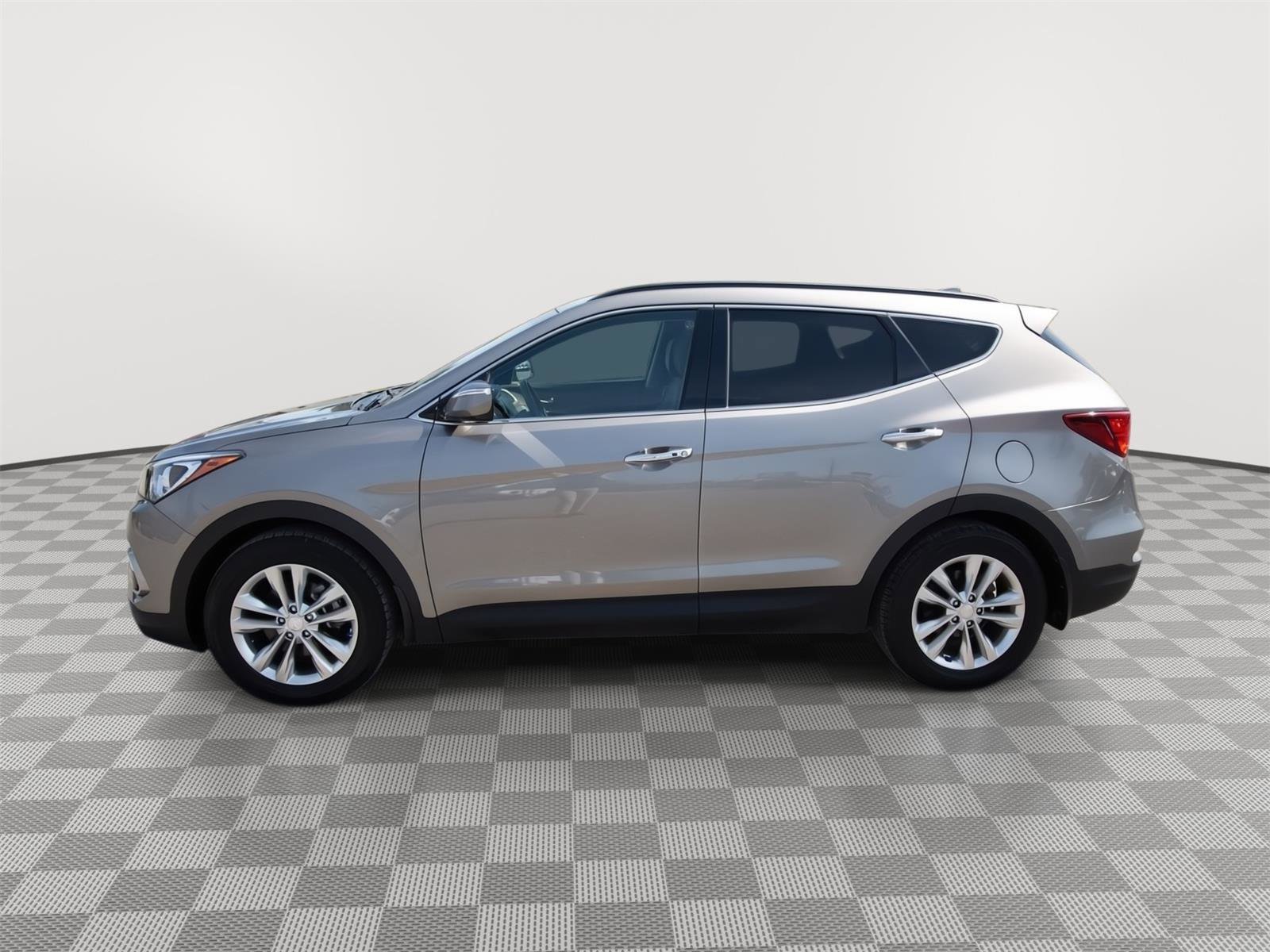 Used 2018 Hyundai Santa Fe Sport 2.0T image 2