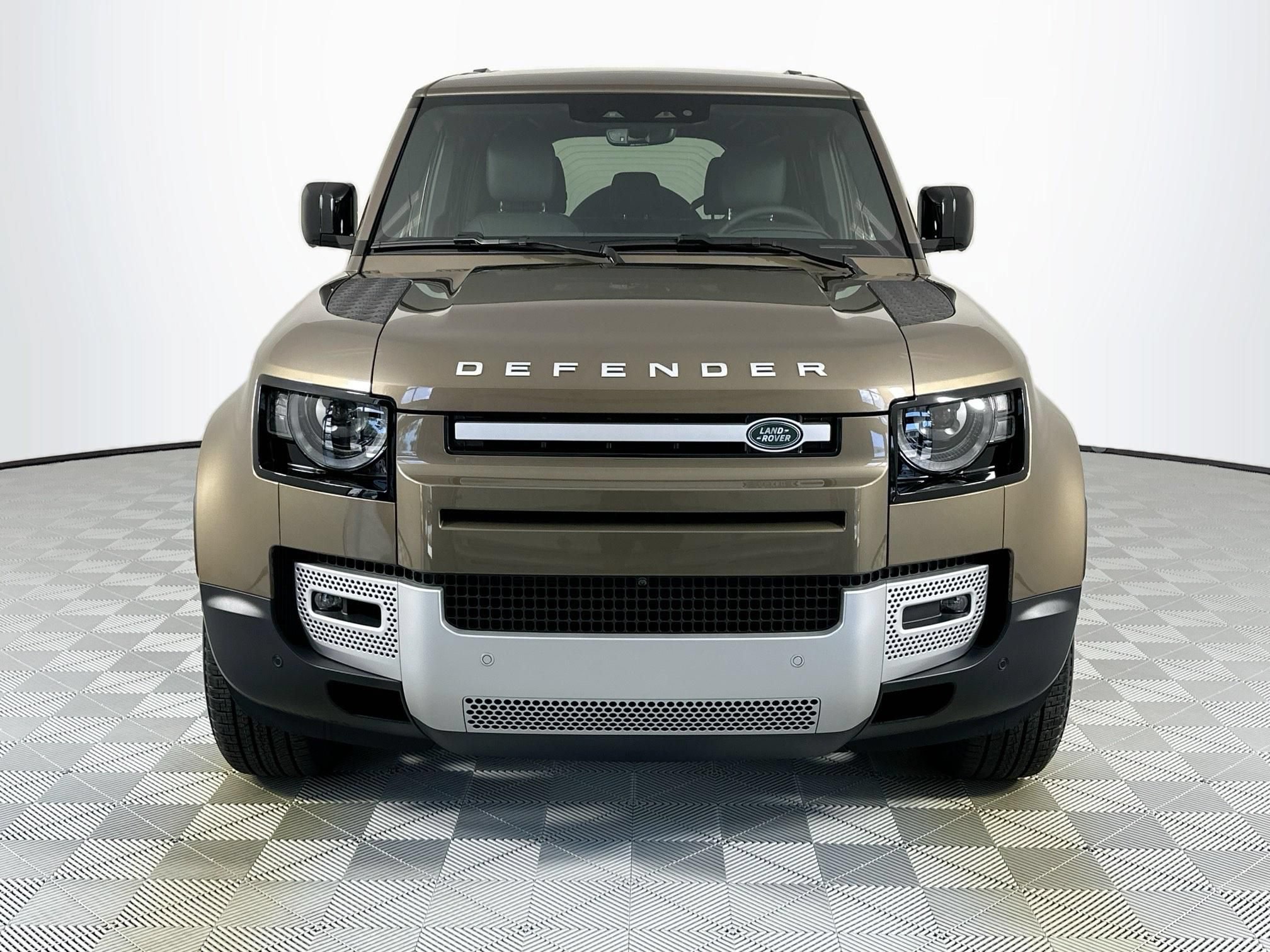 Used 2025 Land Rover Defender 110 S AWD/4WD image 2