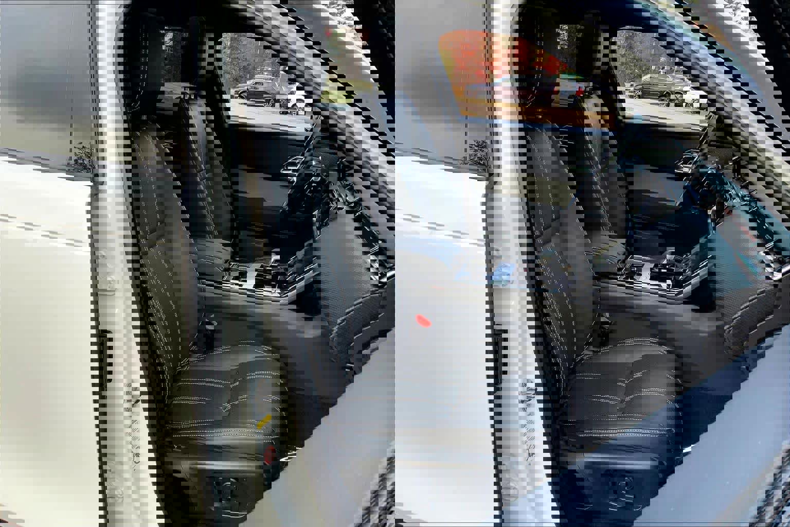 Used 2023 Land Rover Range Rover Velar R-Dynamic S image 7