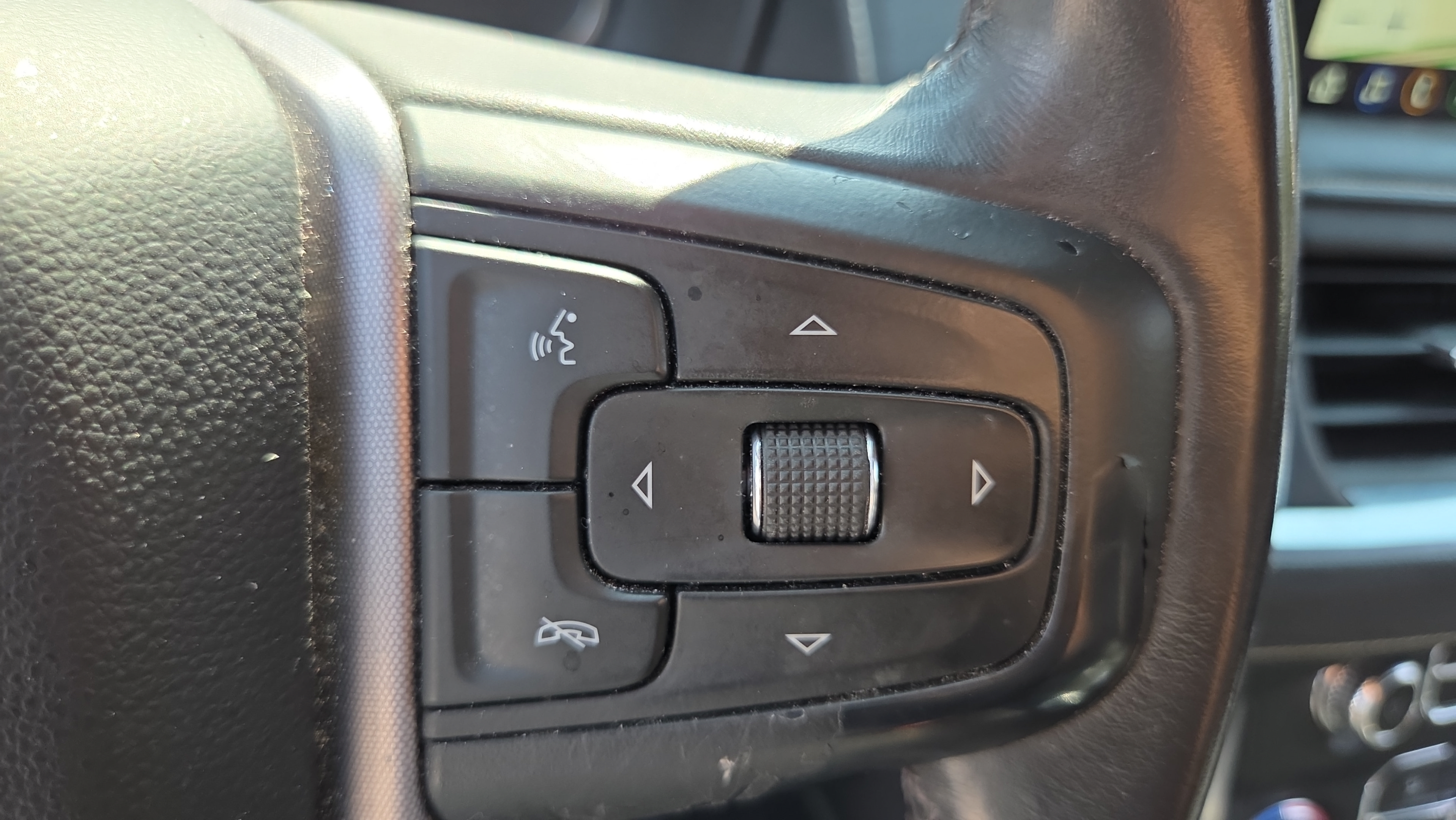 Used 2021 GMC Yukon SLT w/ Rear Media and Nav Package AWD/4WD image 26