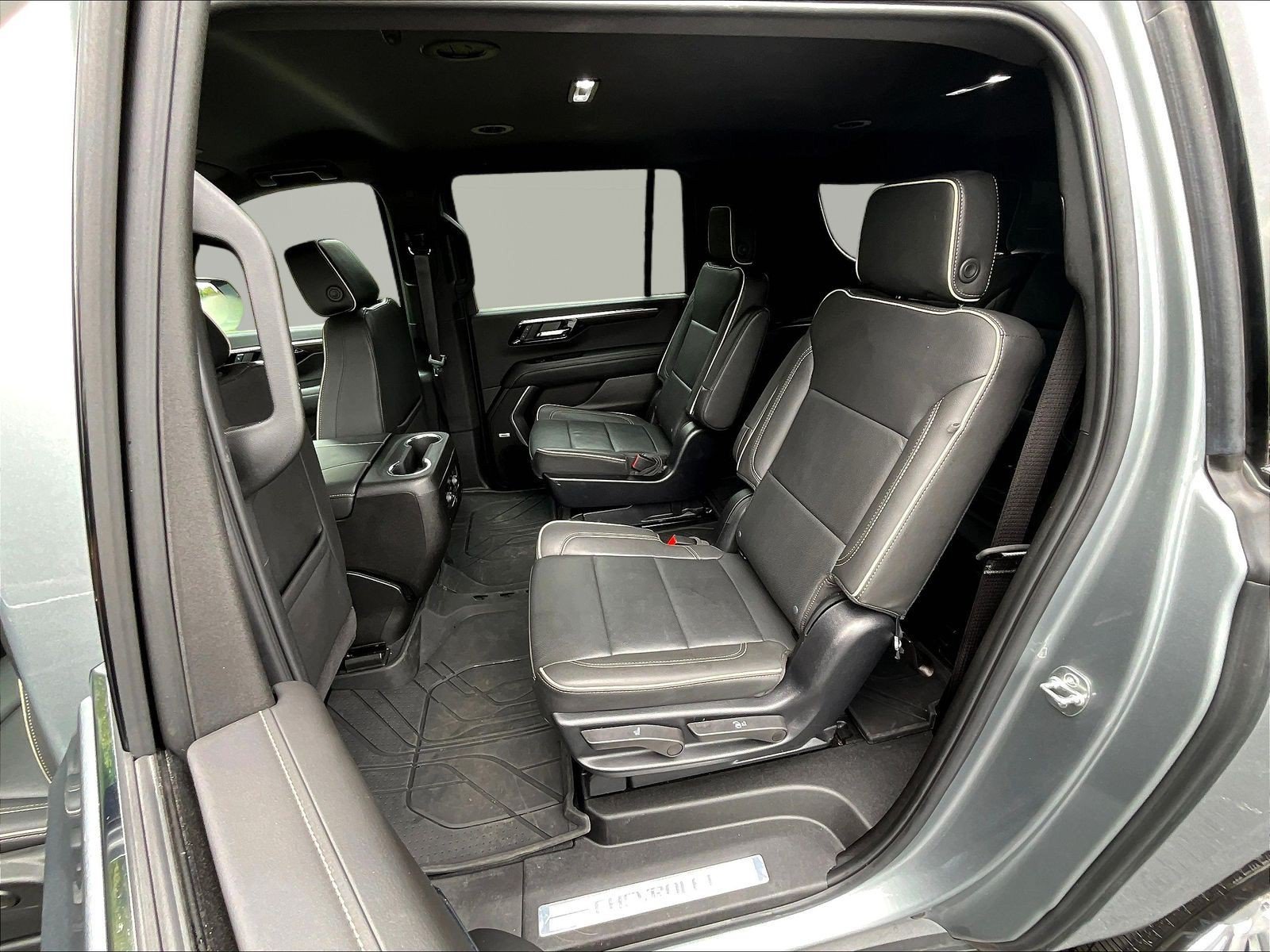 Used 2025 Chevrolet Suburban Premier AWD/4WD image 22