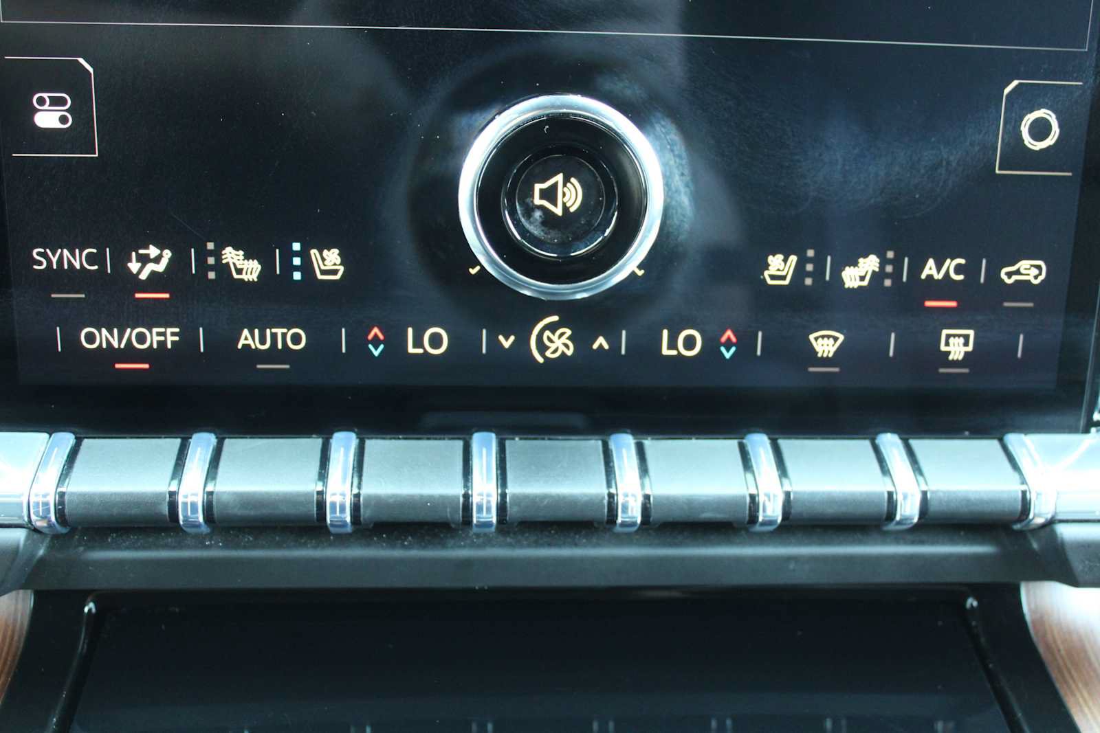 Certified 2025 GMC Yukon XL Denali AWD/4WD image 23