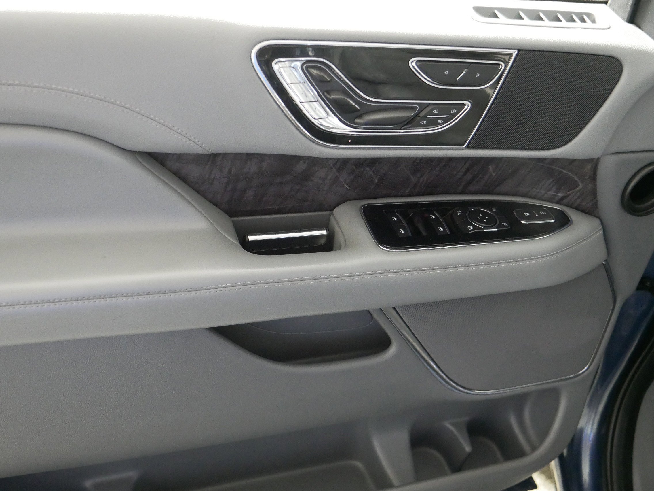 Used 2018 Lincoln Navigator Reserve w/ Technology Package AWD/4WD image 19