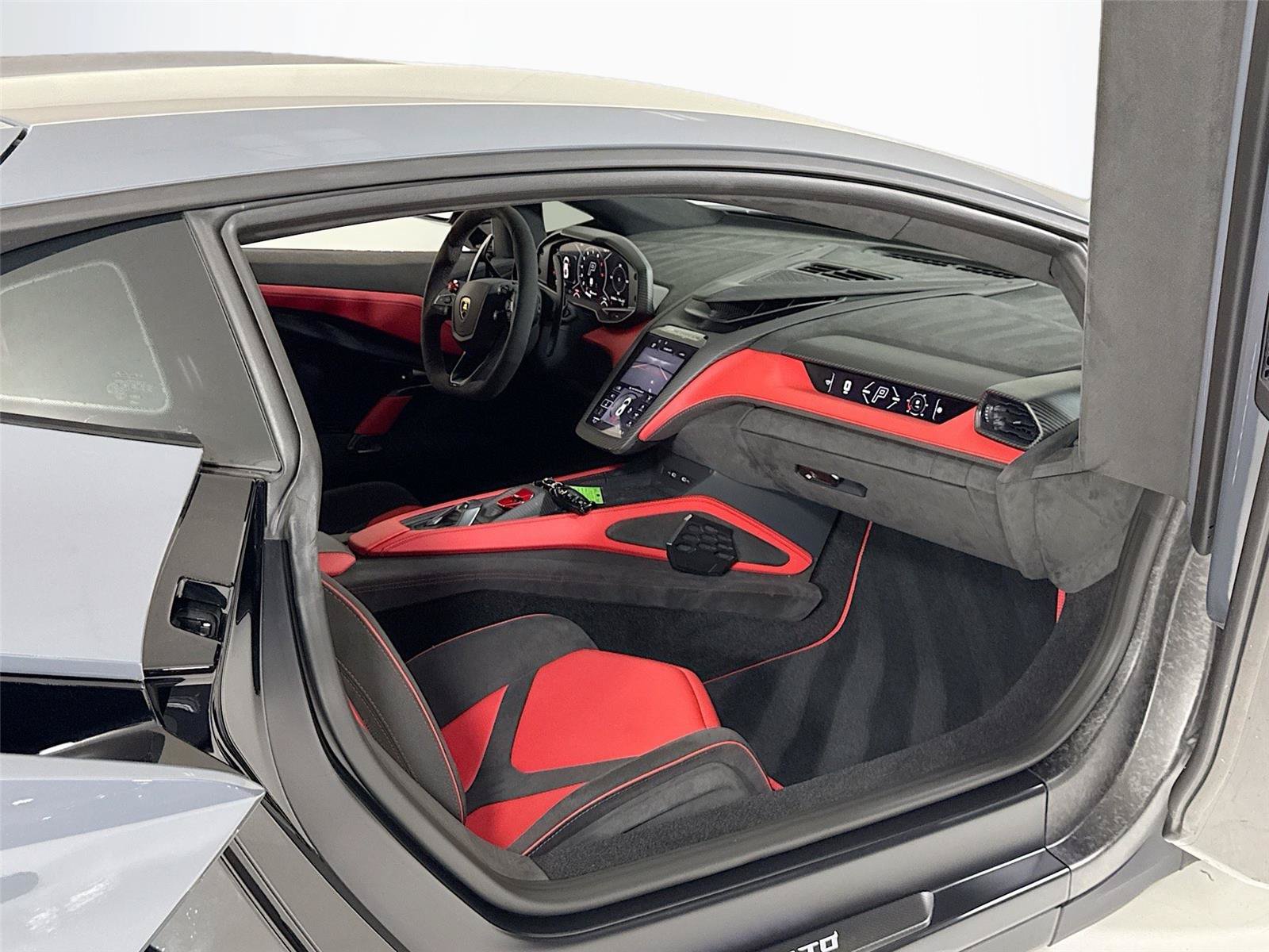 Used 2025 Lamborghini Revuelto AWD/4WD image 28