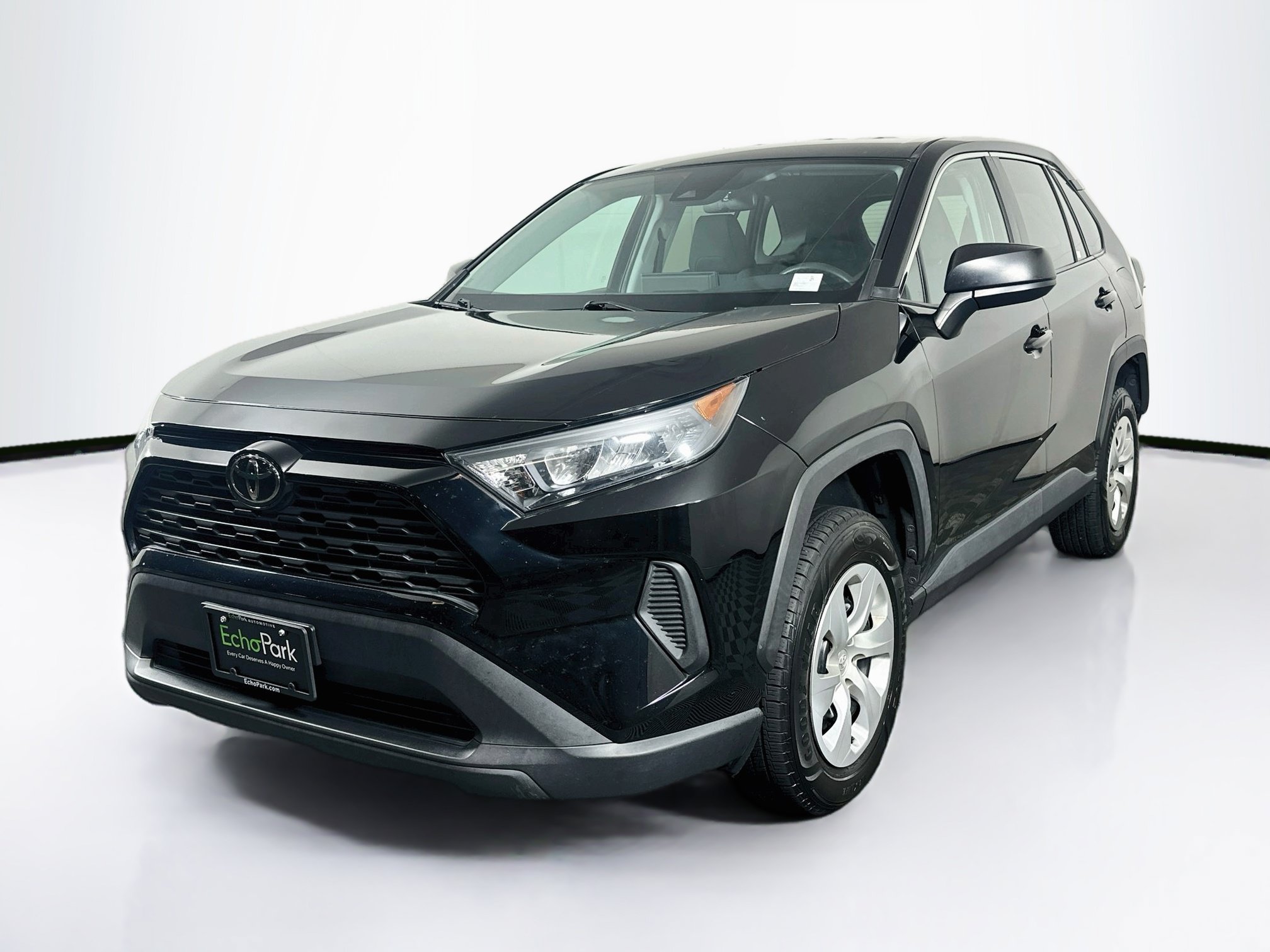 Used 2022 Toyota RAV4 LE FWD image 3