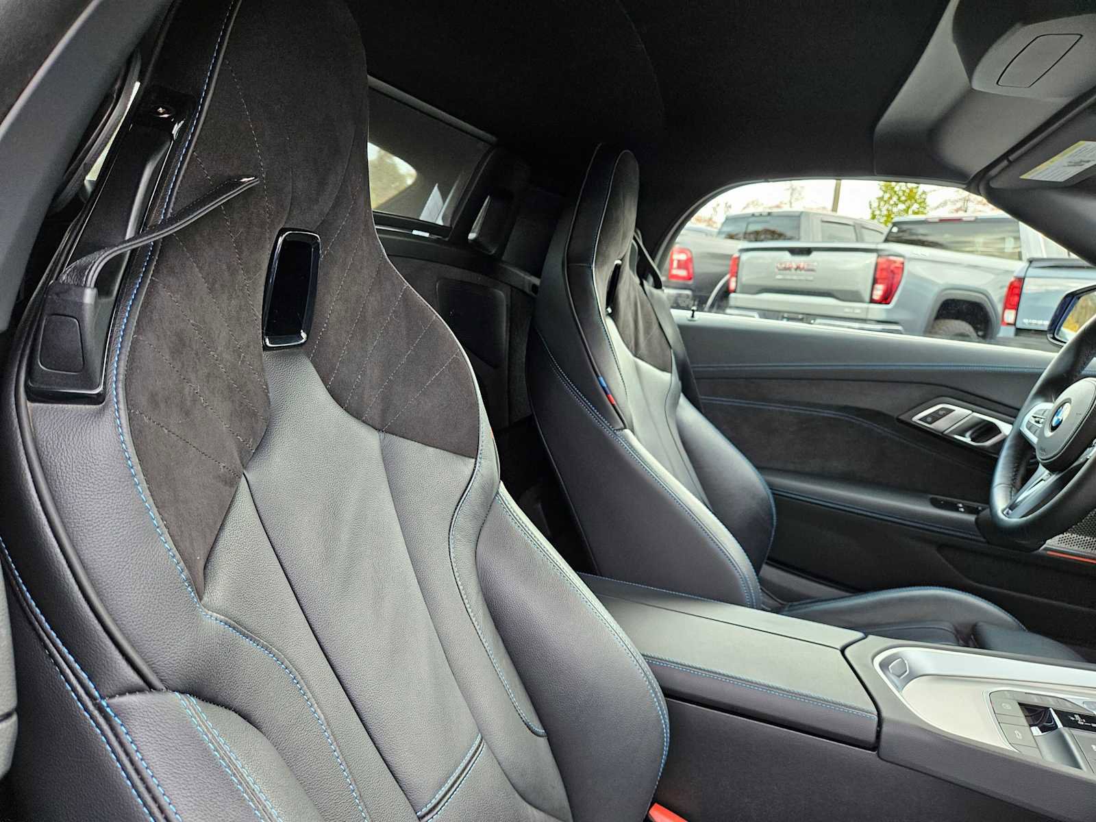 Used 2025 BMW Z4 sDrive30i w/ Premium Package image 13