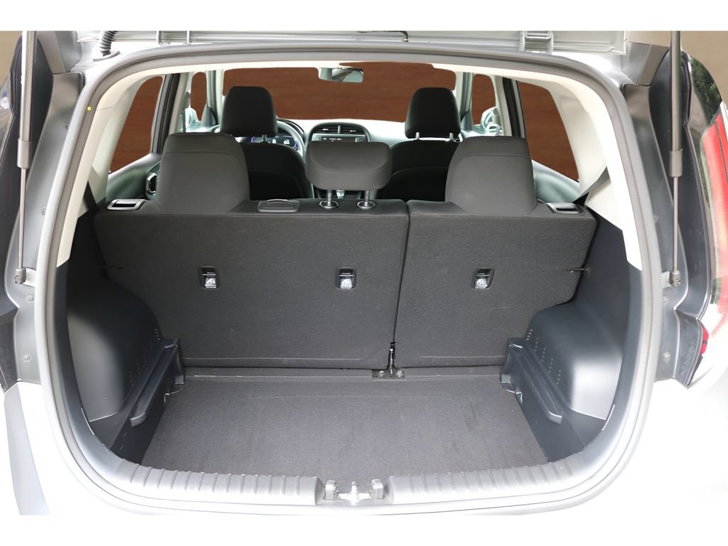 Used 2025 Kia Soul LX w/ LX Technology Package FWD image 17