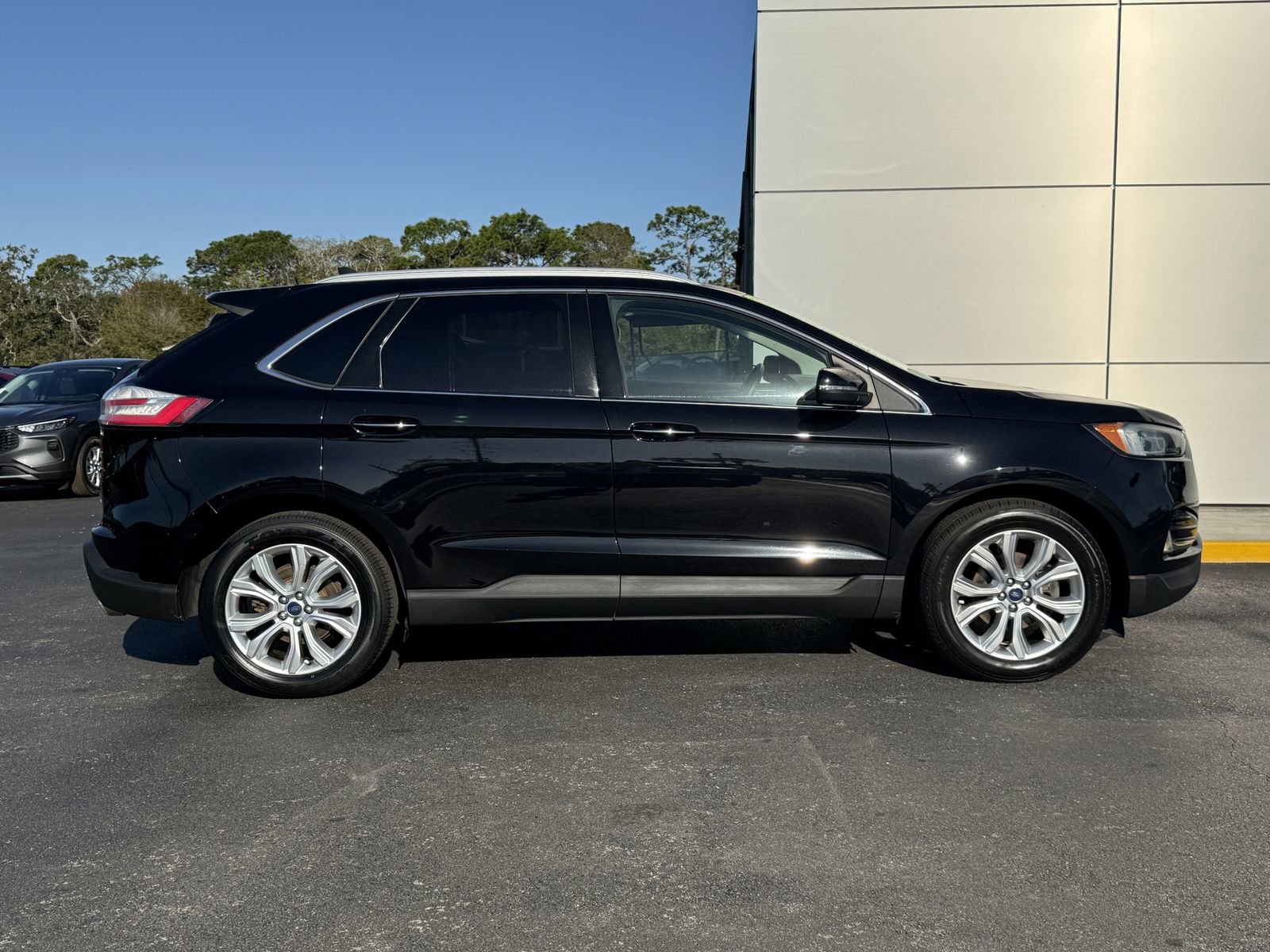 Used 2020 Ford Edge Titanium image 3