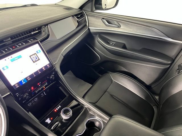 Used 2024 Jeep Grand Cherokee Limited w/ Black Appearance Package image 36