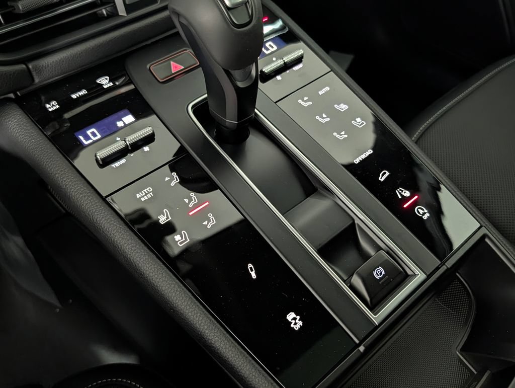 New 2026 Porsche Macan Turbo AWD/4WD image 34