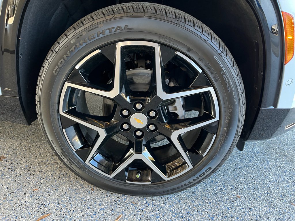 New 2026 Chevrolet Traverse High Country w/ LPO, Floor Liner Package FWD image 40