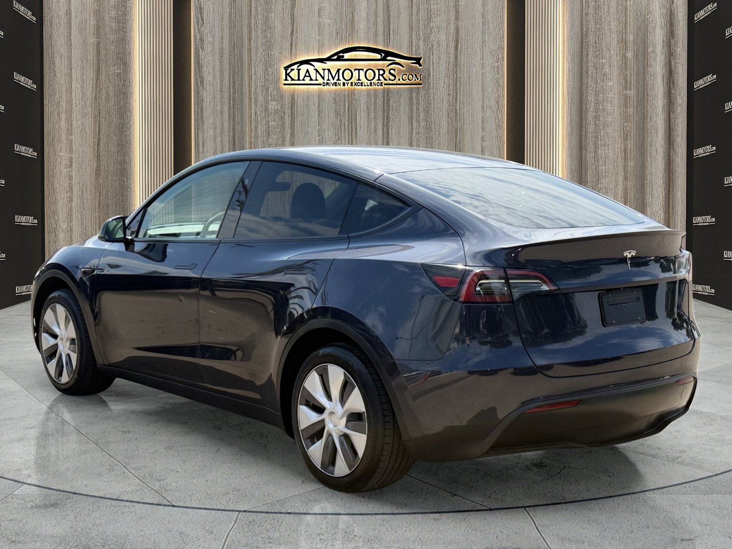 Used 2024 Tesla Model Y Long Range RWD image 5