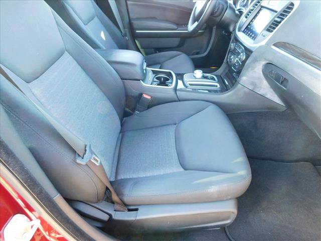Used 2021 Chrysler 300 Touring w/ Driver Convenience Group RWD image 27