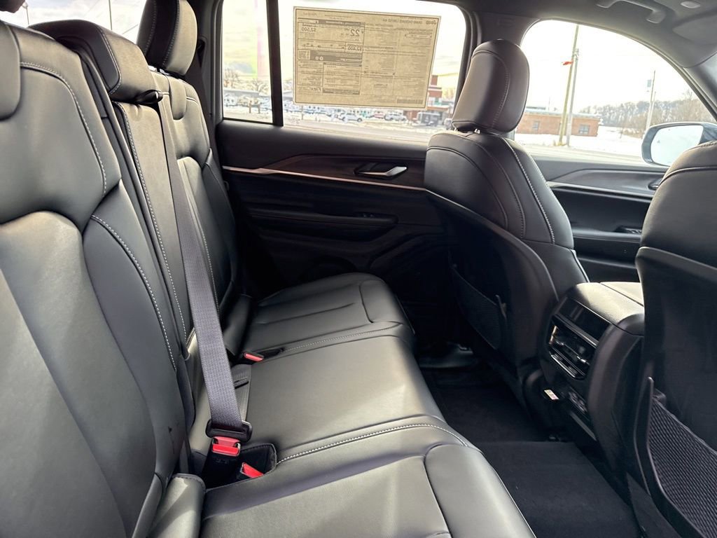 New 2025 Jeep Grand Cherokee Limited image 30