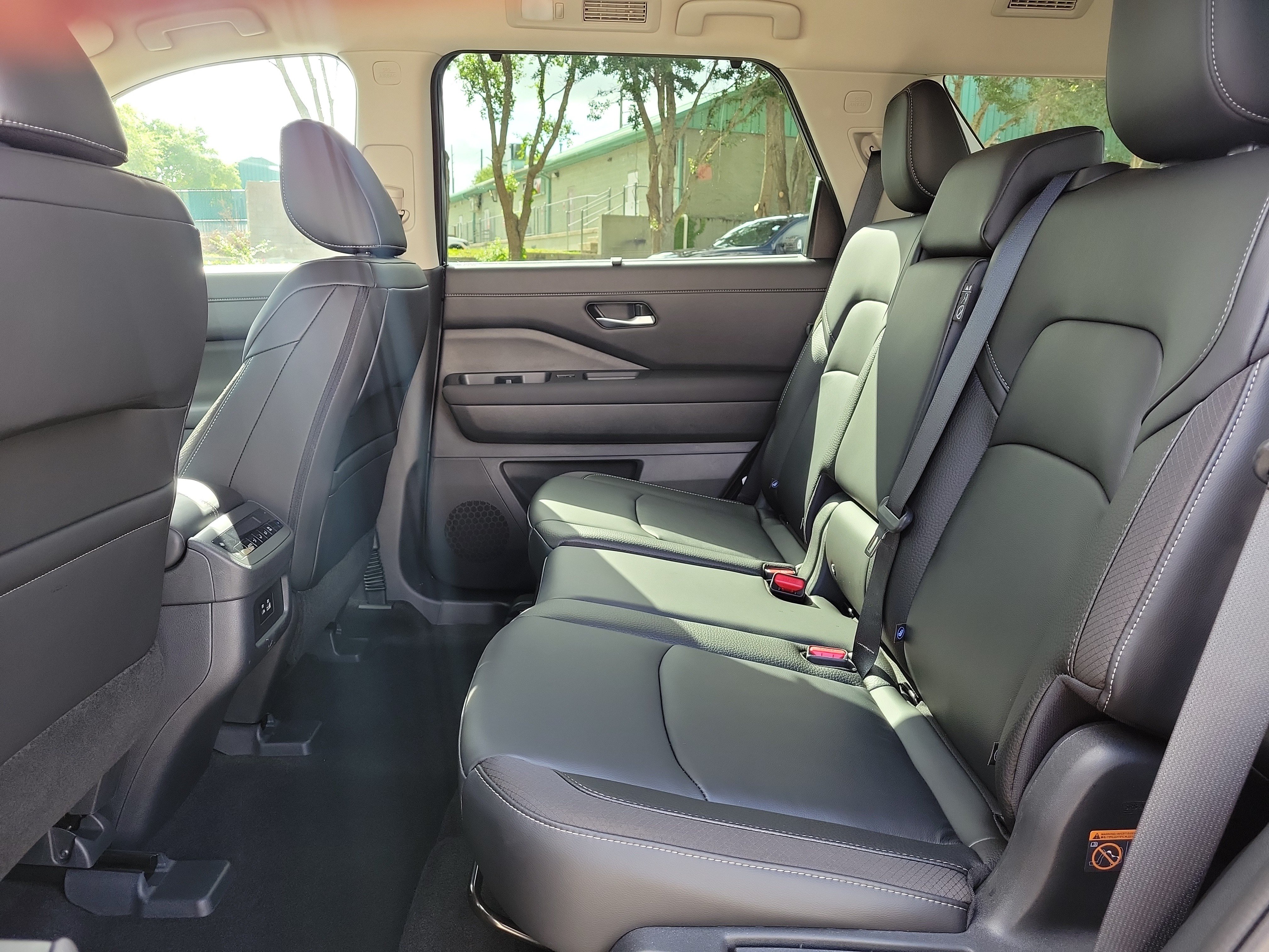 Certified 2025 Nissan Pathfinder SL FWD image 17