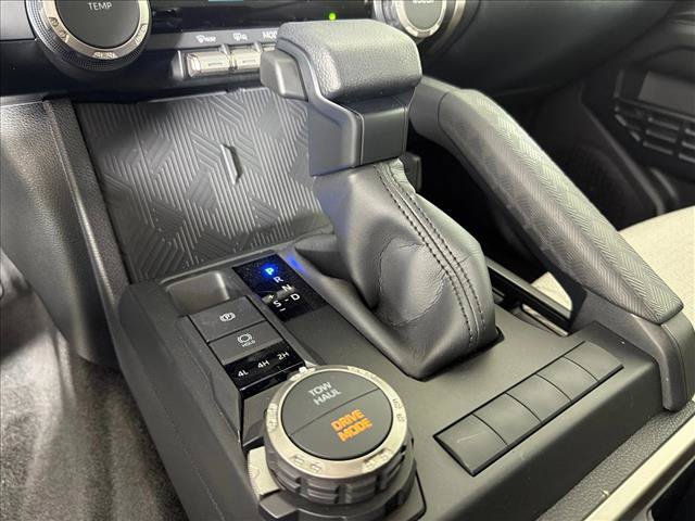 Used 2025 Toyota 4Runner SR5 AWD/4WD image 30