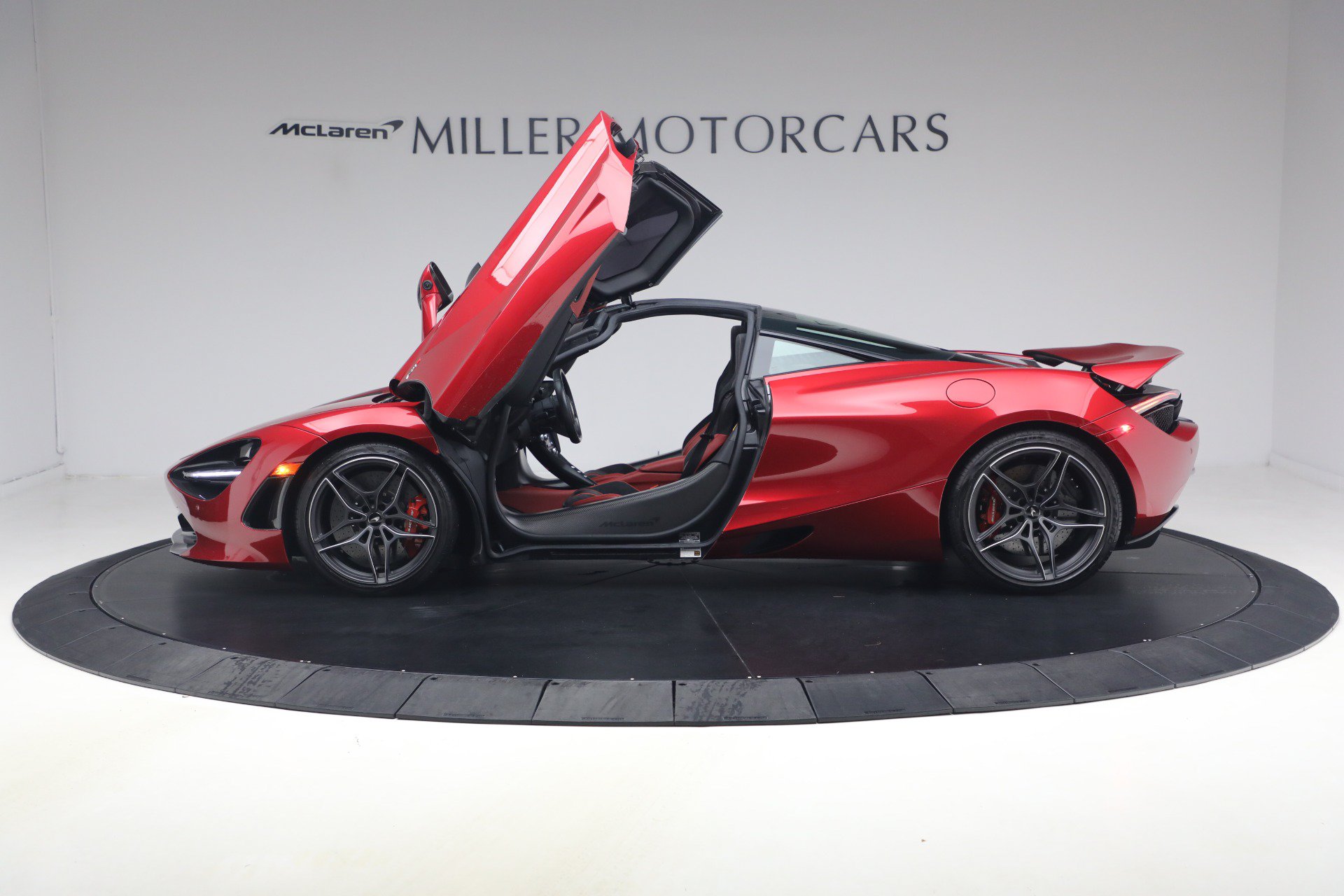 Used 2019 McLaren 720S Performance RWD image 14