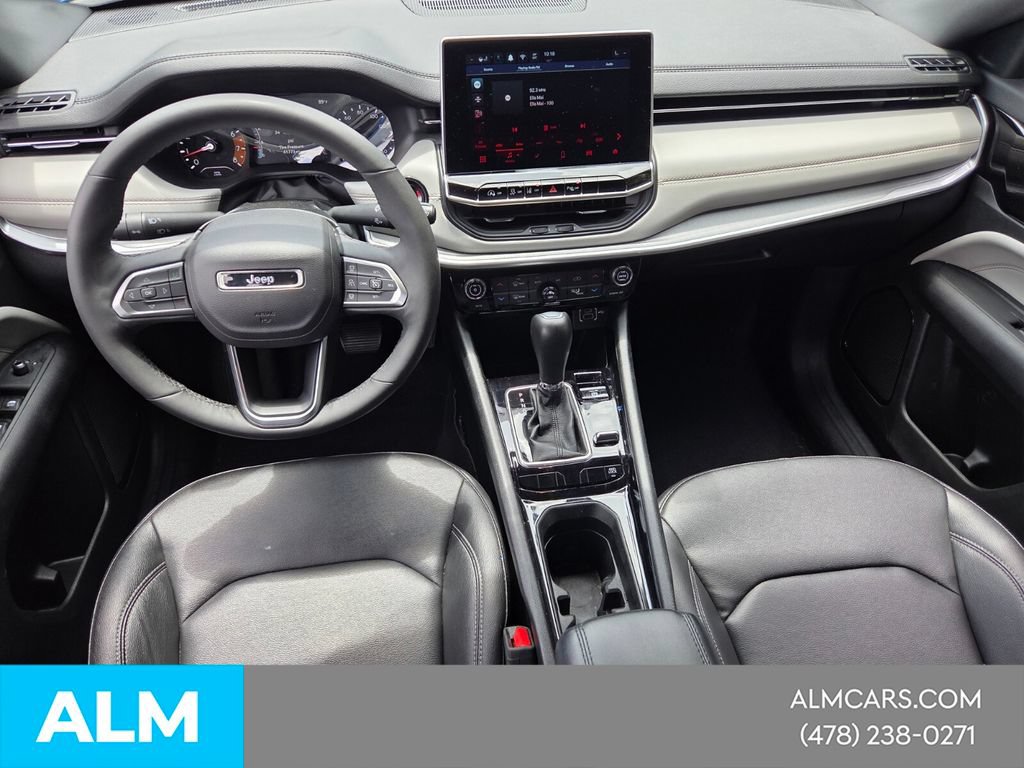 Used 2025 Jeep Compass Limited AWD/4WD image 17