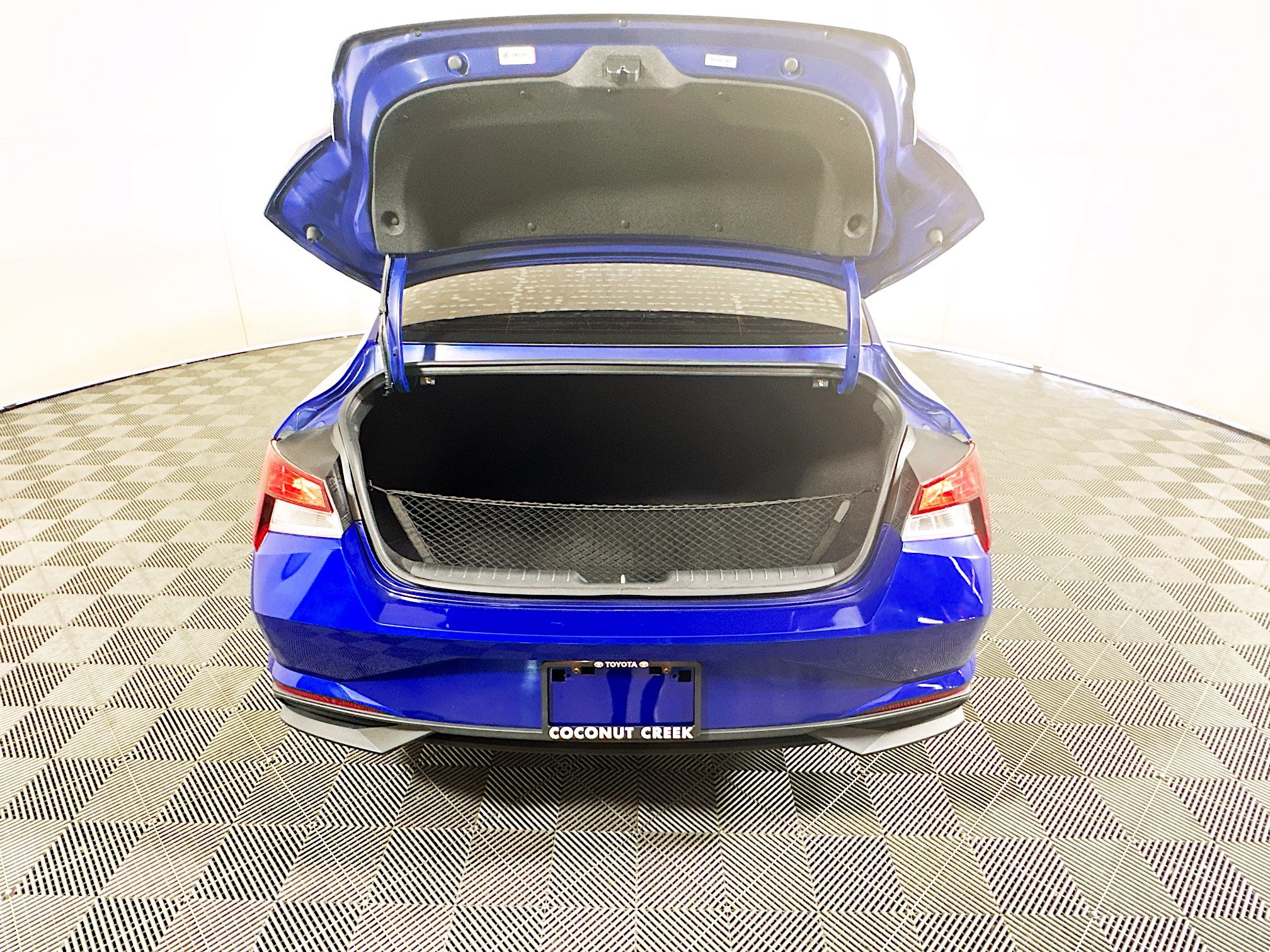 Used 2022 Hyundai Elantra SEL FWD image 31