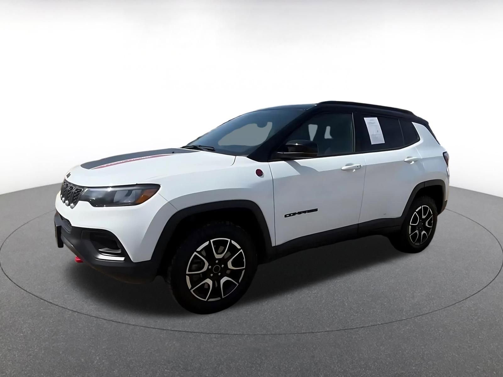 Used 2025 Jeep Compass Trailhawk AWD/4WD image 8