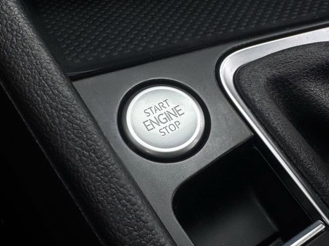 Used 2022 Volkswagen Jetta SE w/ Panoramic Sunroof Package FWD image 19