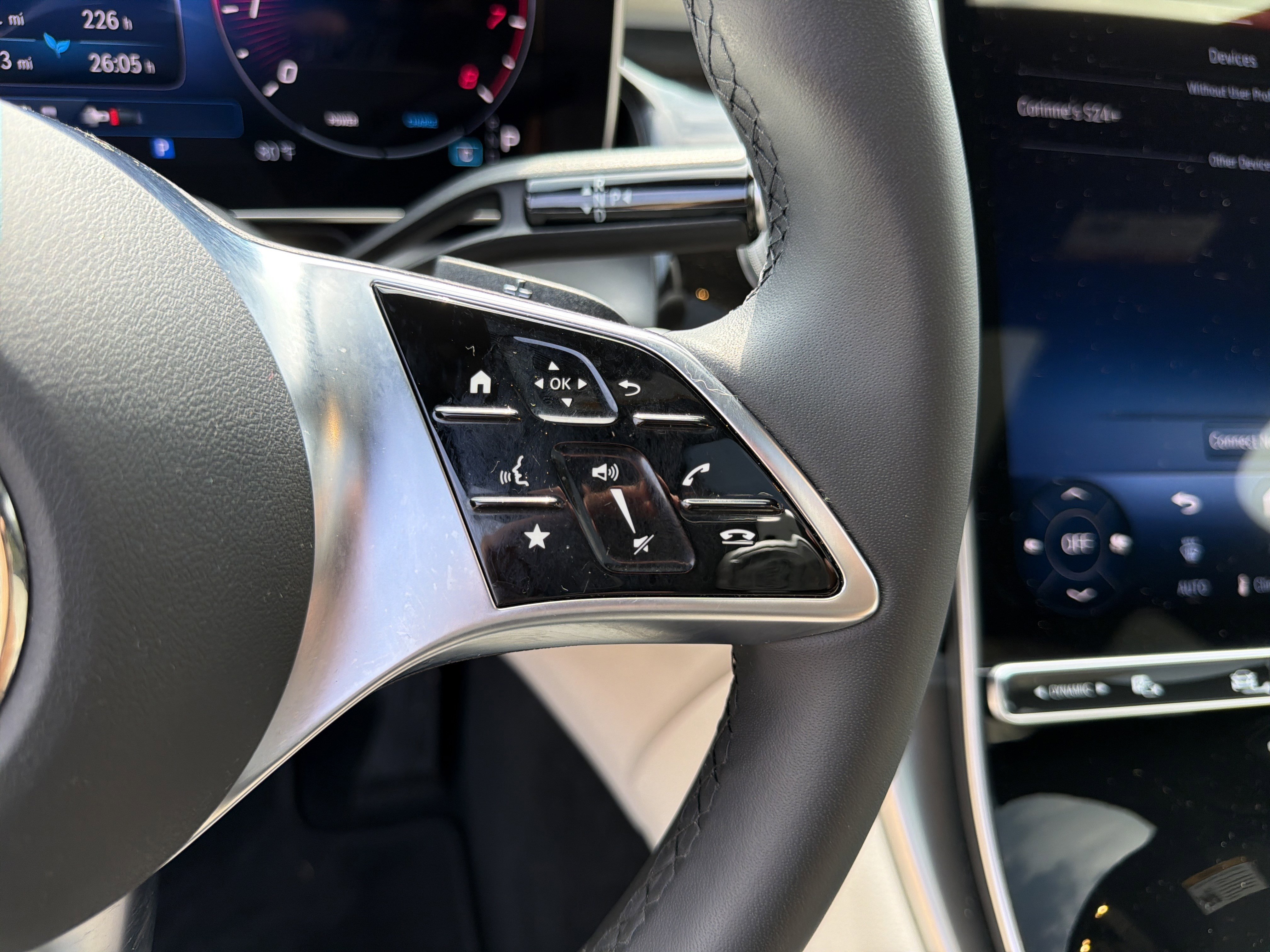 Used 2025 Mercedes-Benz GLC 300 4MATIC image 26