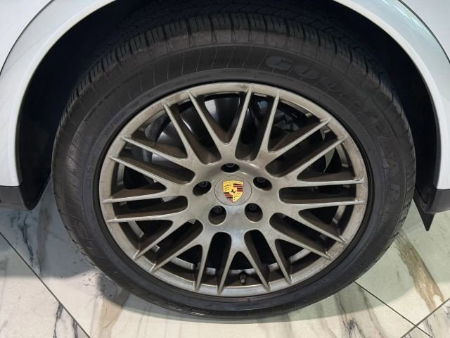 Used 2017 Porsche Cayenne Platinum Edition AWD/4WD image 30