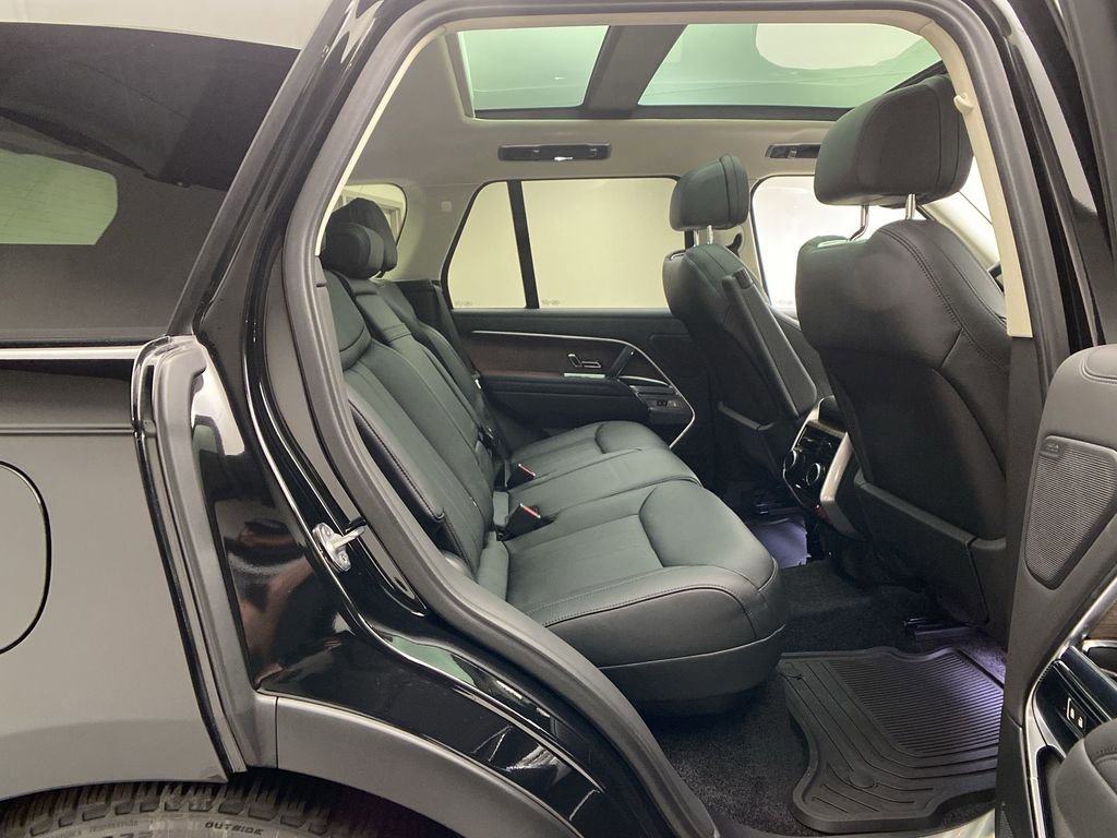 Used 2023 Land Rover Range Rover SE image 12