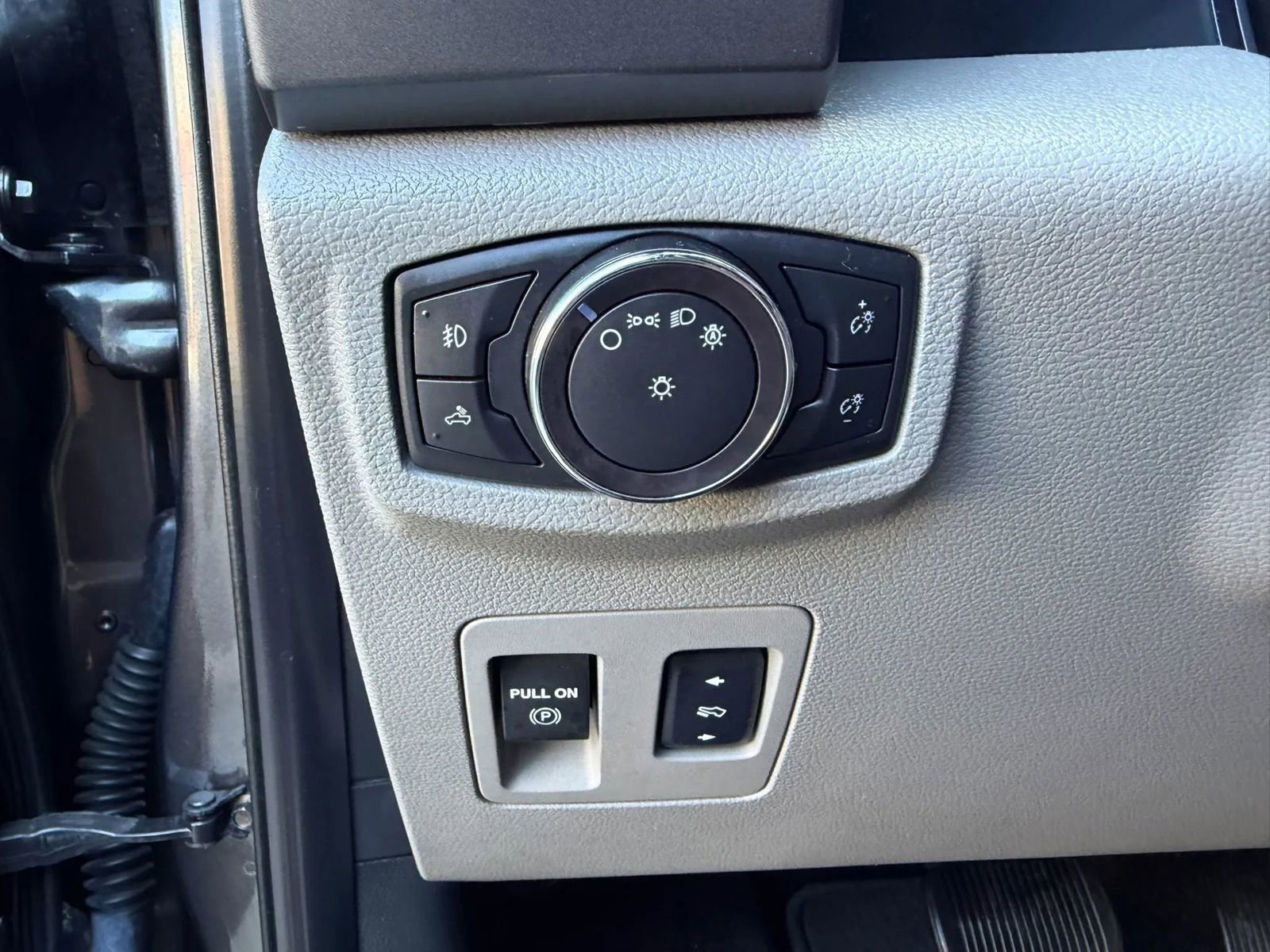 Used 2018 Ford F150 XLT w/ Equipment Group 302A Luxury AWD/4WD image 16