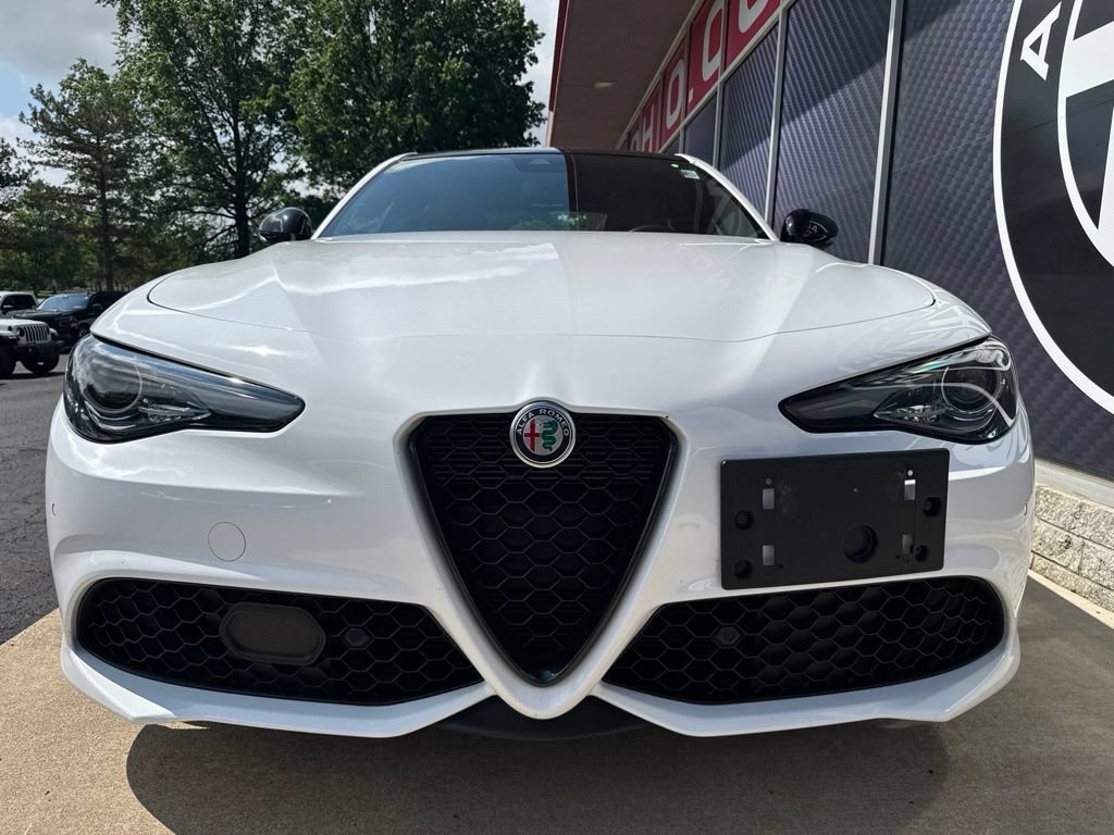 Used 2023 Alfa Romeo Giulia Veloce AWD/4WD image 8