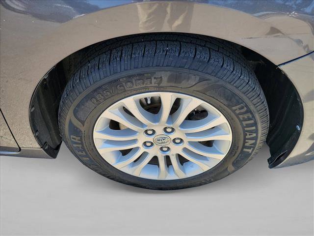 Used 2015 Toyota Sienna XLE image 10