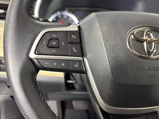 Used 2023 Toyota Highlander XLE AWD/4WD image 19