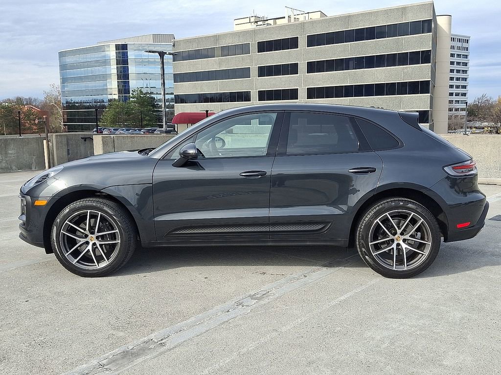 Used 2025 Porsche Macan image 2