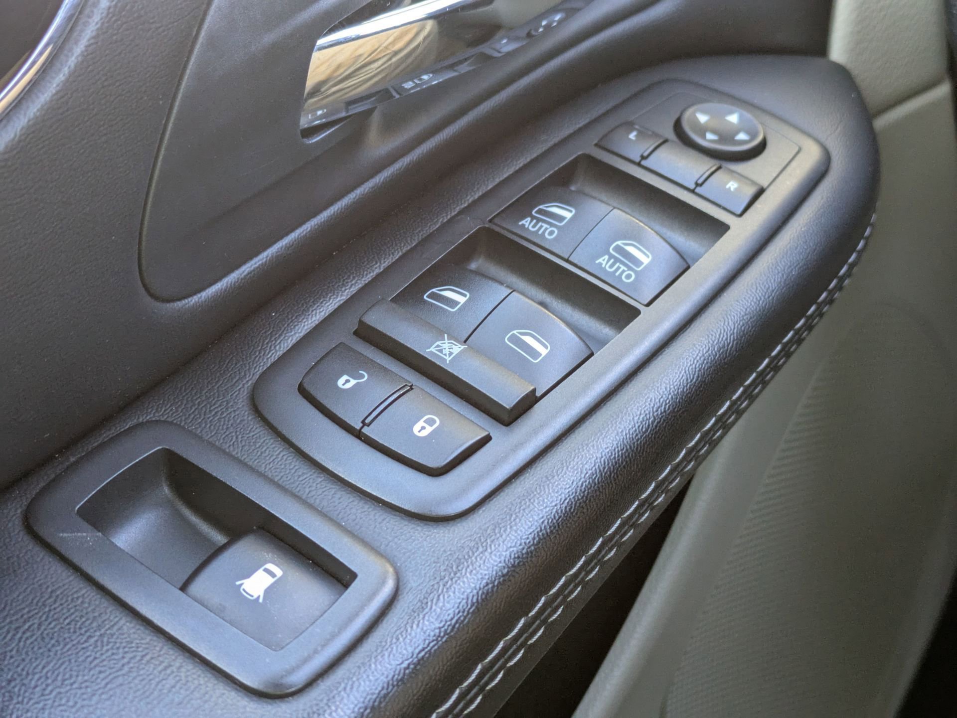 Used 2018 Dodge Grand Caravan SXT image 27