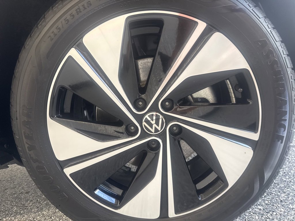 Certified 2025 Volkswagen Taos SE image 7