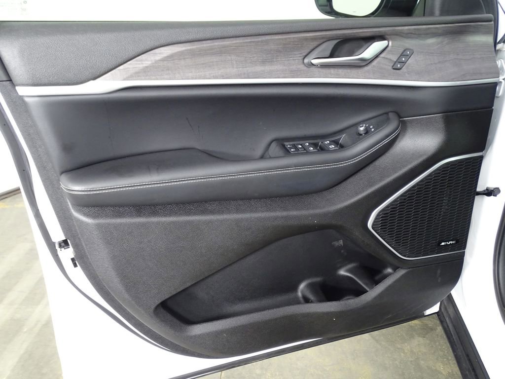 Used 2023 Jeep Grand Cherokee 4WD 4xe image 18