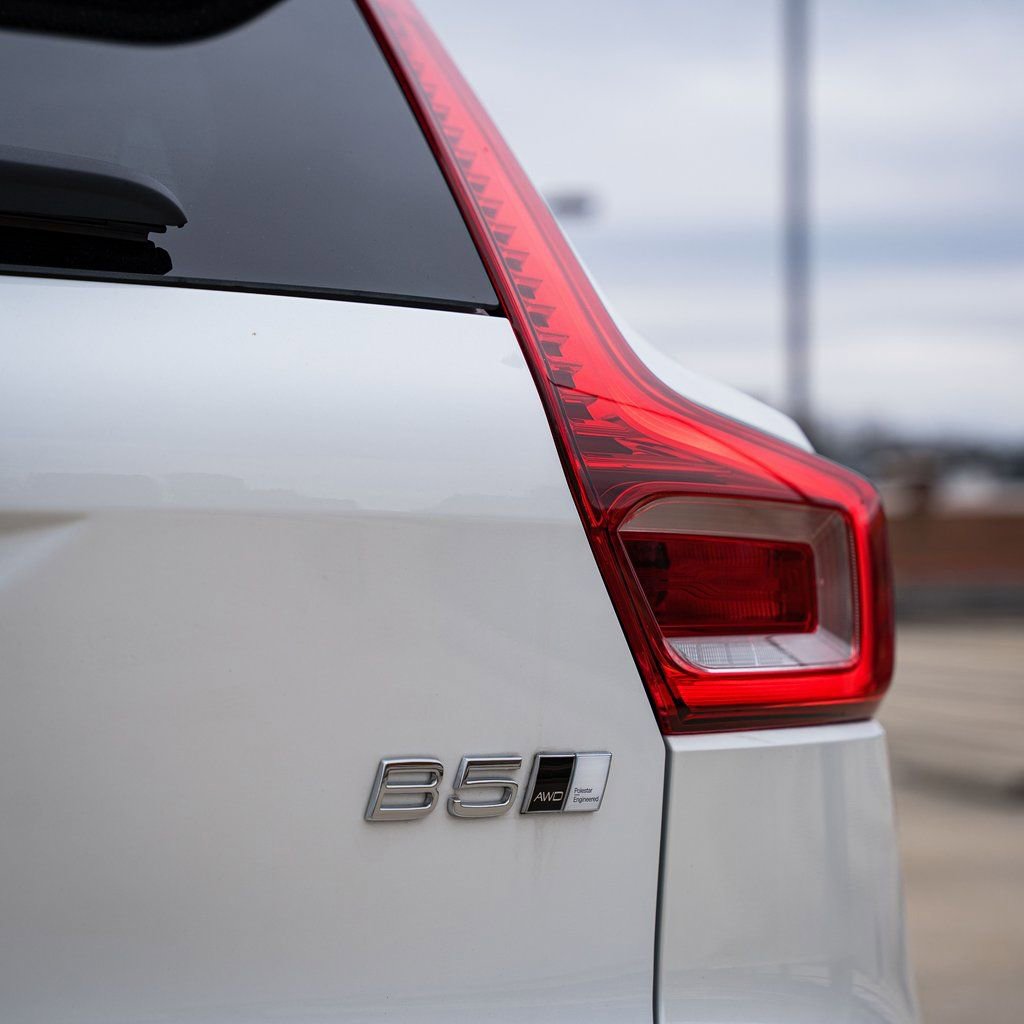 Certified 2025 Volvo XC40 B5 Ultra w/ Climate Package image 6