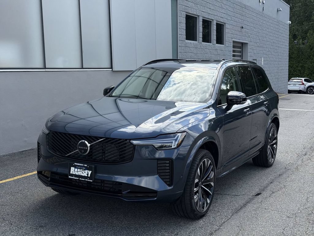 New 2026 Volvo XC90 B6 Ultra w/ Protection Package Premier