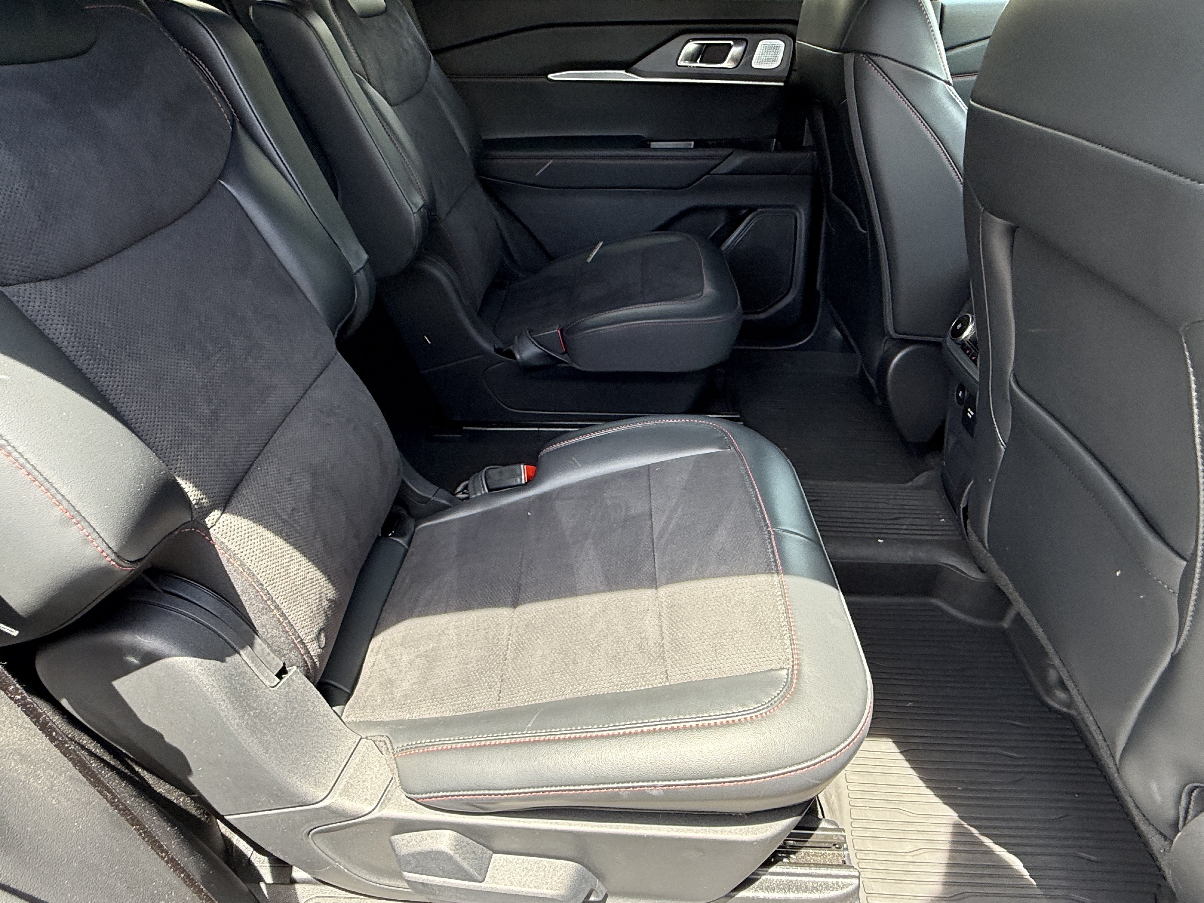 Used 2025 Ford Explorer ST AWD/4WD image 15
