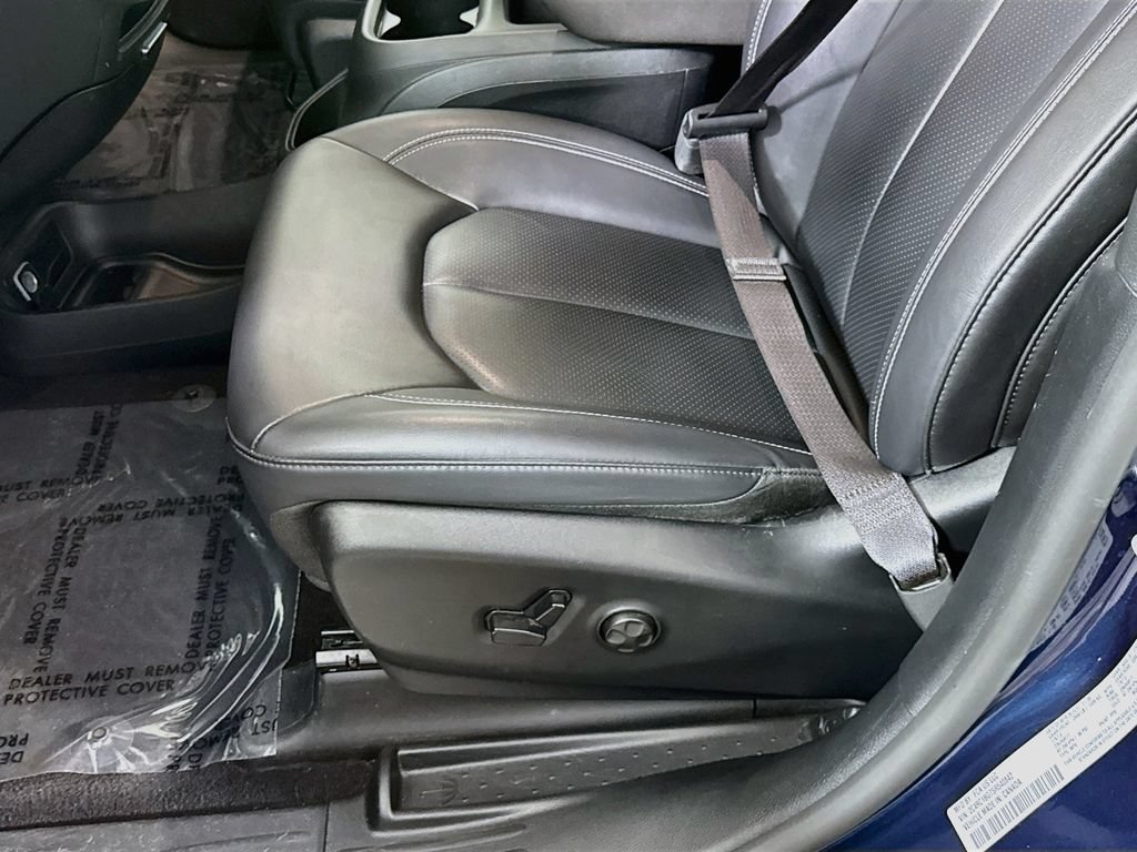 Used 2025 Chrysler Pacifica Select FWD image 23