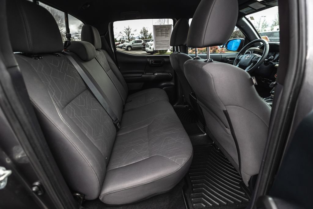 Used 2016 Toyota Tacoma TRD Sport image 35